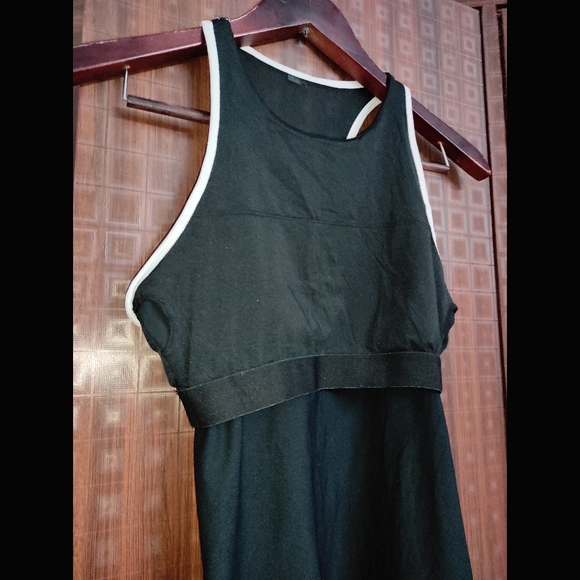 ❌SOLD❌Black Halter Neck Top 🖤🤍 - Picture 7 of 8